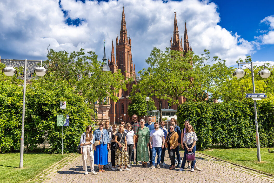Ein Gruppenfoto auf dem Marktplatz