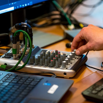 Technische Ausstattung im Streaming-Studio