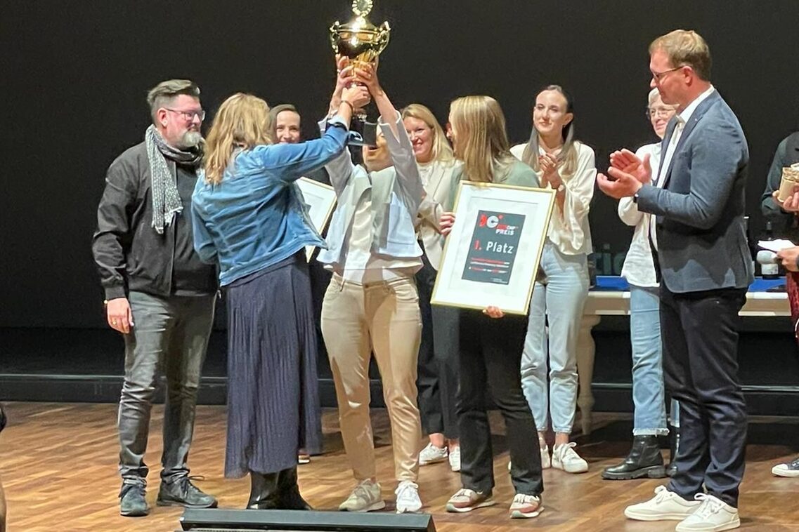 Preisverleihung auf der Bühne