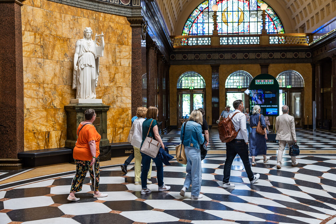 Group of people on a guided tour of the Wiesbaden Kurhaus
