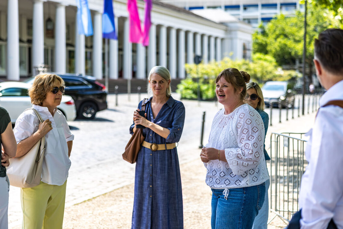 Group of people on a guided tour of Wiesbaden