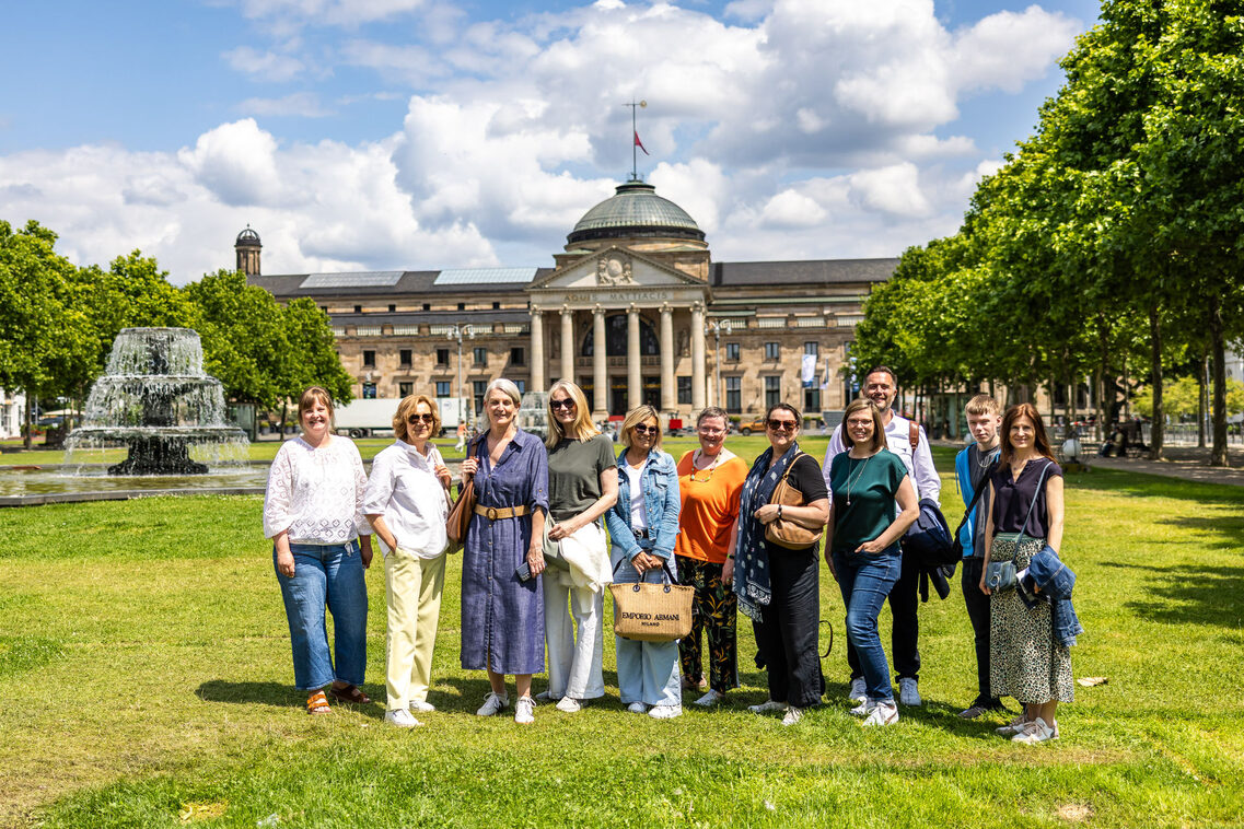 Group of people in front of the Kurhaus Wiesbaden