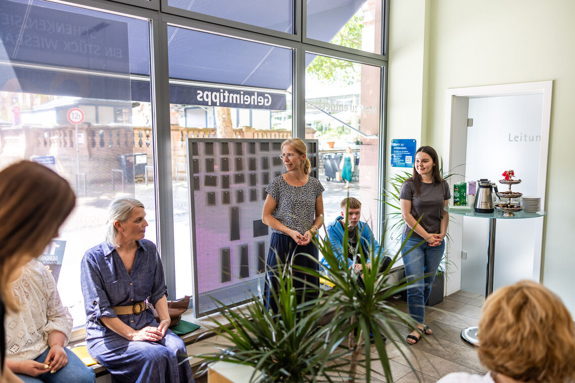 Group of people at a lecture in the Tourist Info Wiesbaden