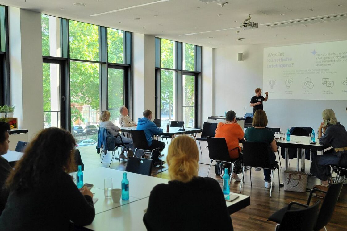 Gruppe an Personen bei einem Workshop im RMCC Wiesbaden