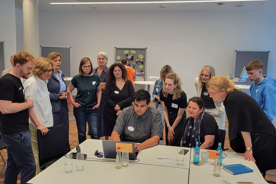 Gruppe an Personen bei einem Workshop im RMCC Wiesbaden