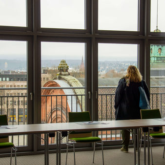 Ausblick auf Wiesbaden vom Konferenzraum im Intercity Hotel