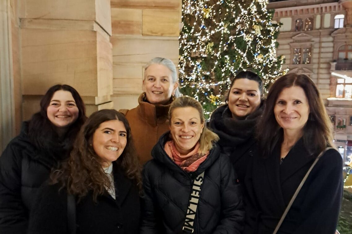 Teambild mit 6 Frauen