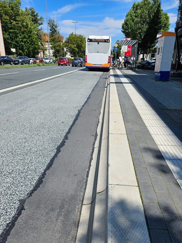 barrierefreie Bushaltestelle in Wiesbaden