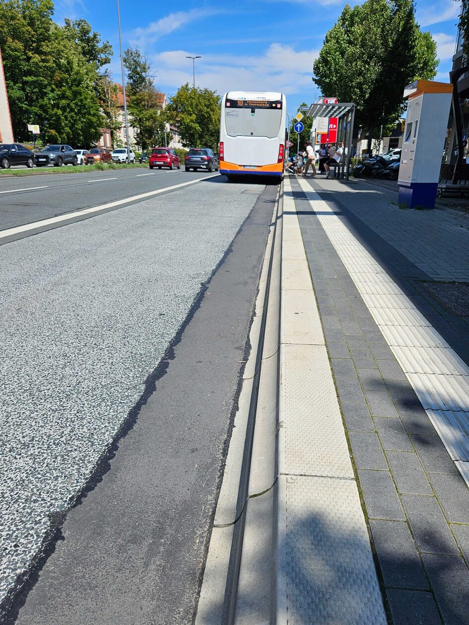 barrierefreie Bushaltestelle in Wiesbaden