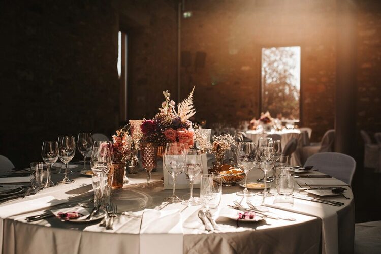 Wedding setting in the Platte hunting lodge
