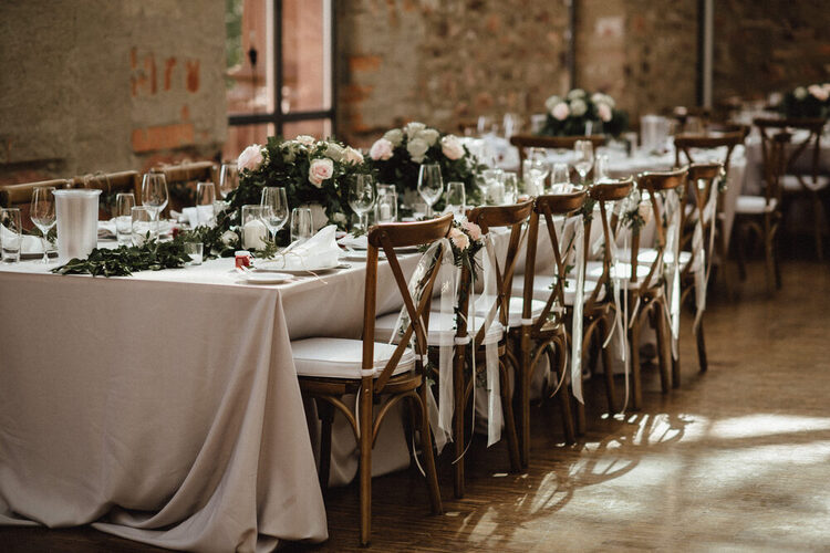 Wedding setting in the Platte hunting lodge