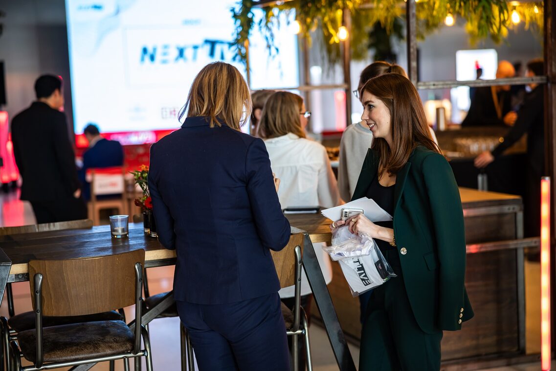 Christiane Seelgen (links) und Vanessa Christian Pöhlmann beim NEXTLIVE.FESTIVAL.