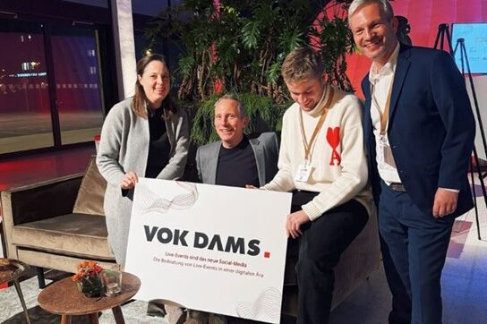 Das Team von VOK DAMS wird auch 2024 wieder beim NEXTLIVE.FESTIVAL dabei sein.