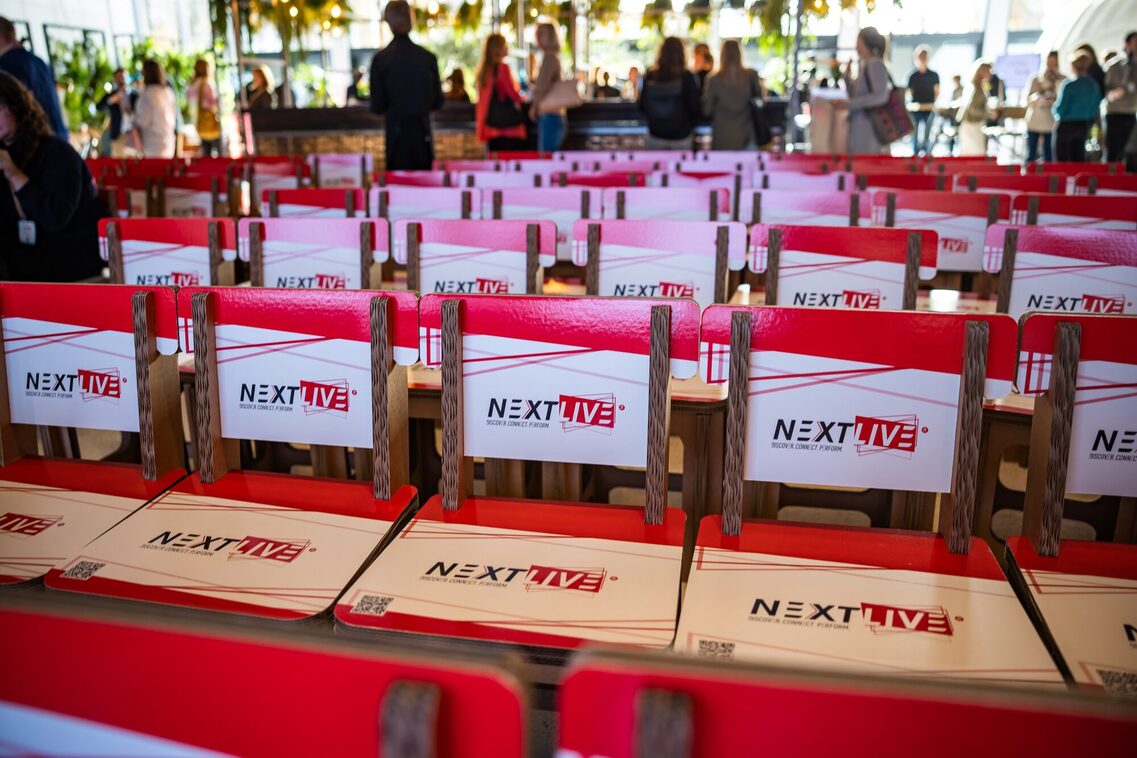 Stühle vor der Mainstage des Nextlive.Festival