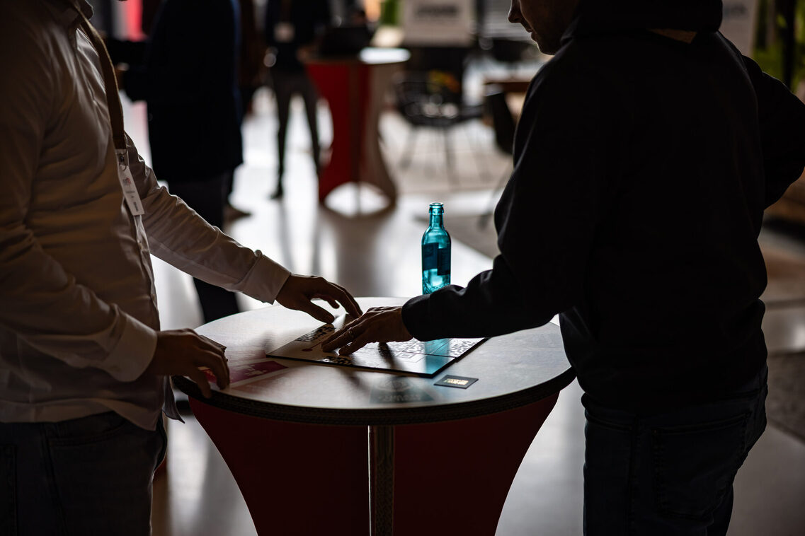 Zwei Männer beim Gespräch