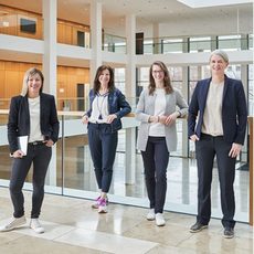 Convention TEam, fünf Frauen beim Fotoshooting